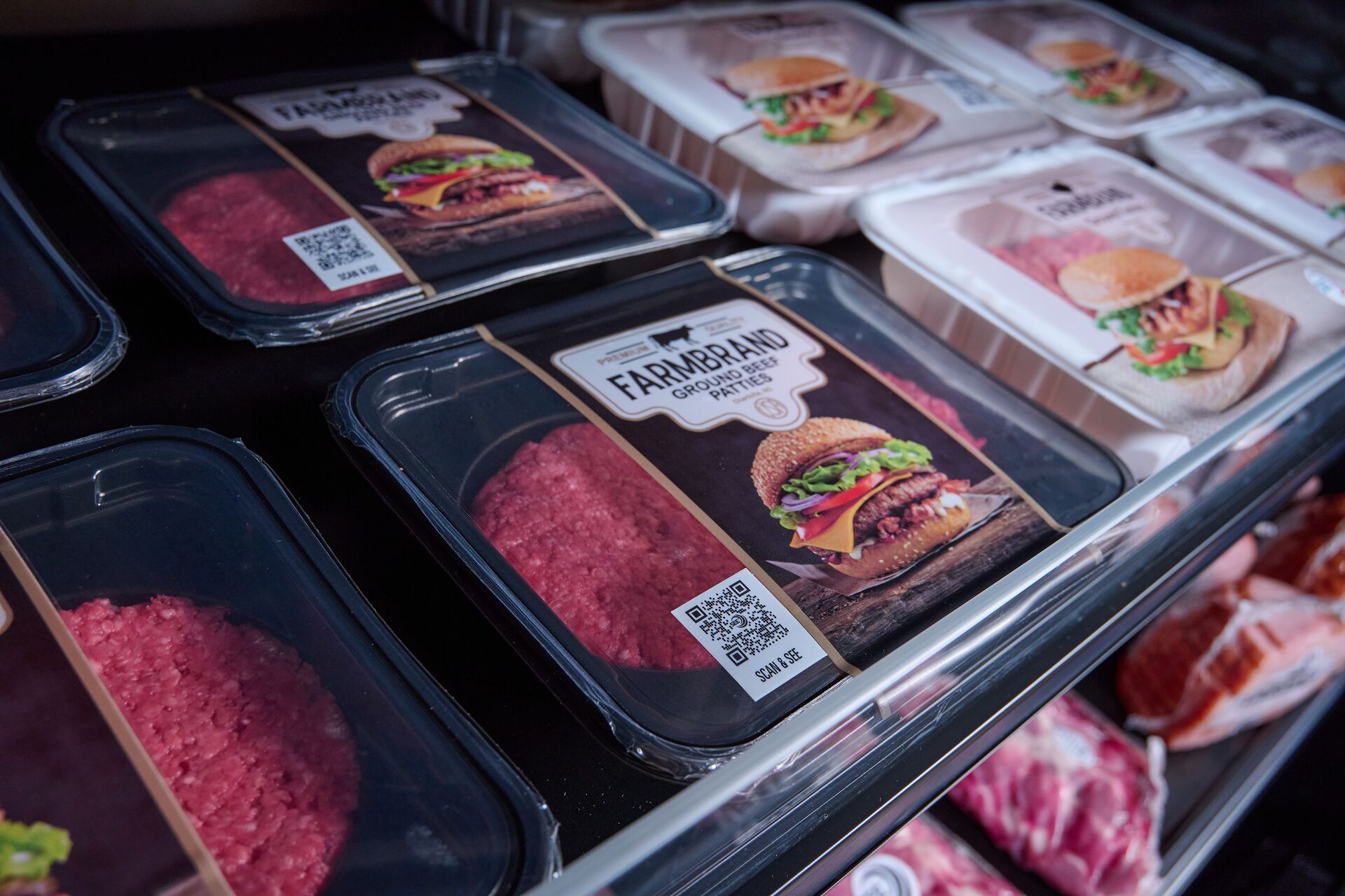 case-ready-red-meat-display-lifestyle-07