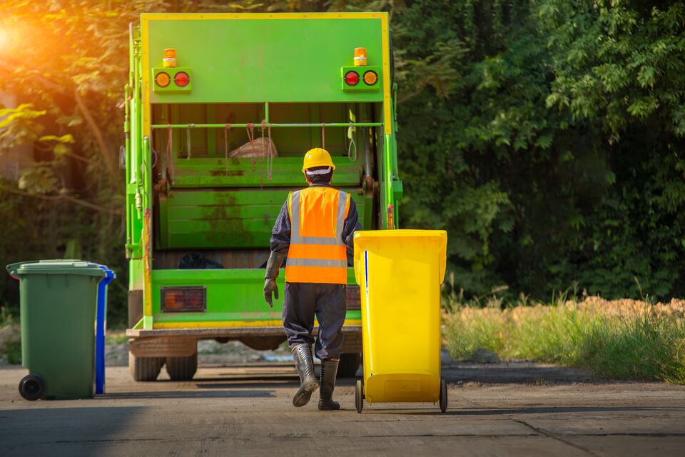 Recyclable garbage truck and the keeper in the village