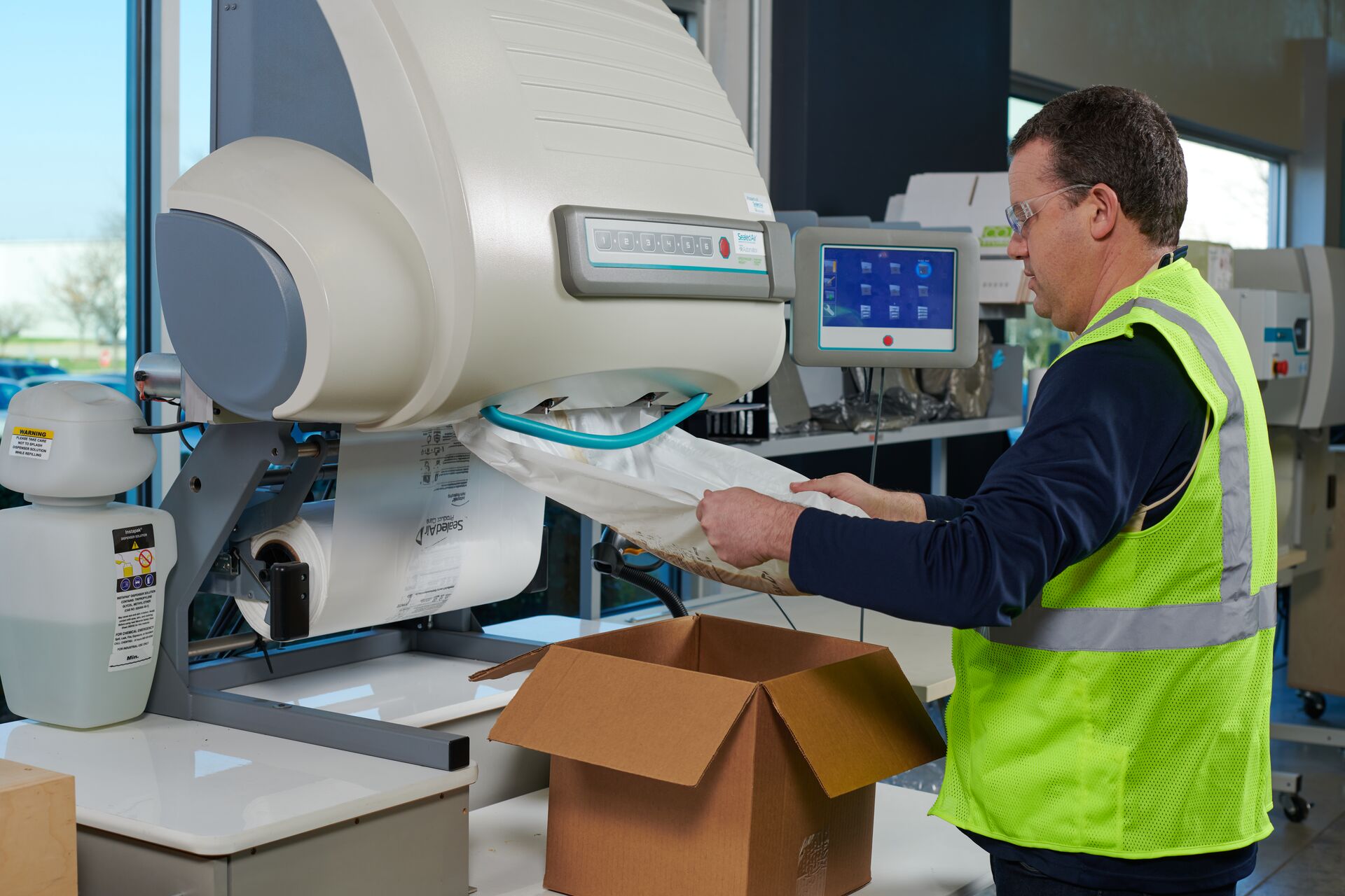 speedypacker-operator-warehouse-3-cf