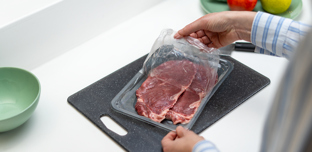 Öffnen der Rindfleisch-Verpackung