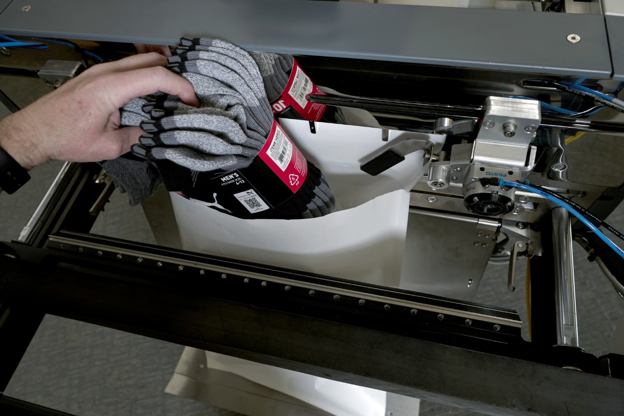 autobag-850S-paper-high-speed-bagging-and-printing-system-printer-mailer-loading-area-2-1280x854