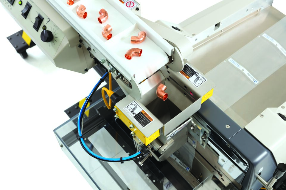 Maximizer with Autobag 500 and Conveyor Close up