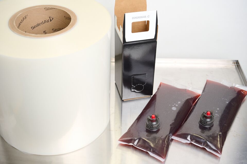 DS3002-beverage-dispensing-pouch-with-external-fitment-2