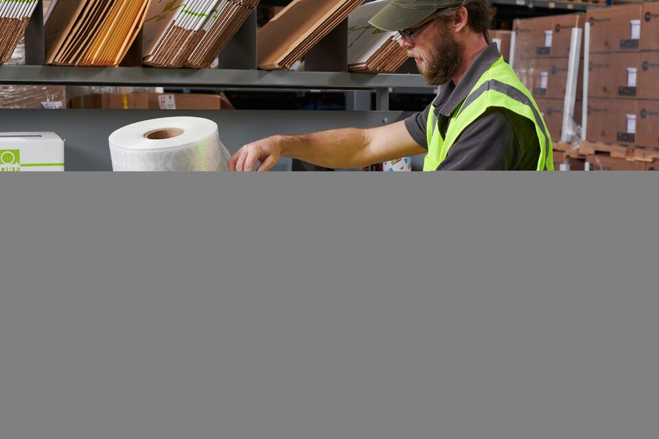 bwib-inflator-xl-premium-tabletop-warehouse-operator-1-cf_R