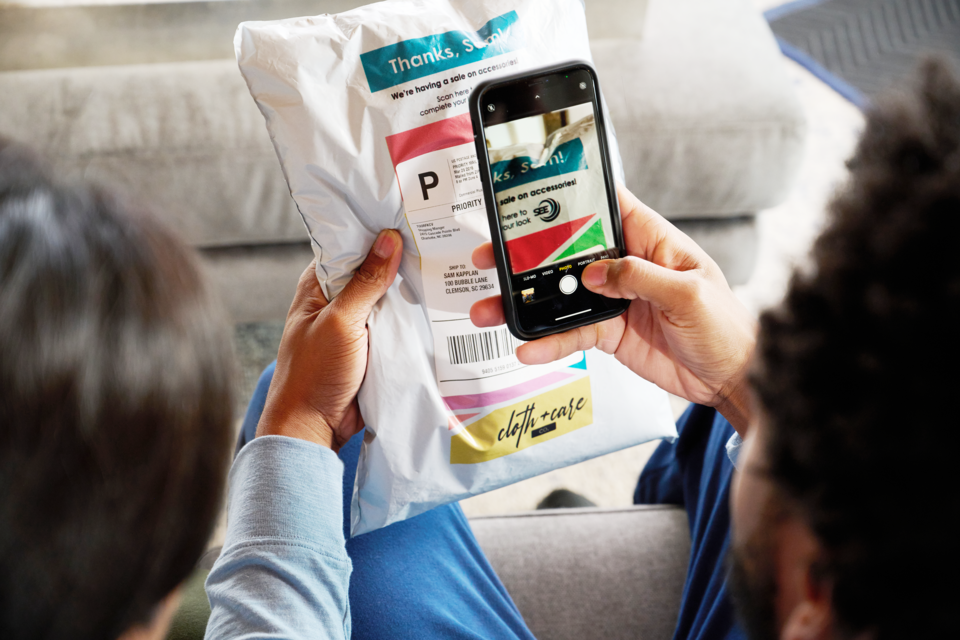 SEEMark-Smart-Packaging-Printed-Polybag-Lifestyle-14