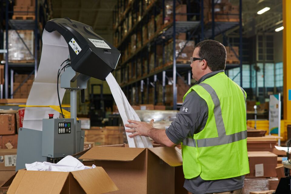 fasfil-1500-floorstand-white-warehouse-operator-horizontal-1-cf-1920x1280