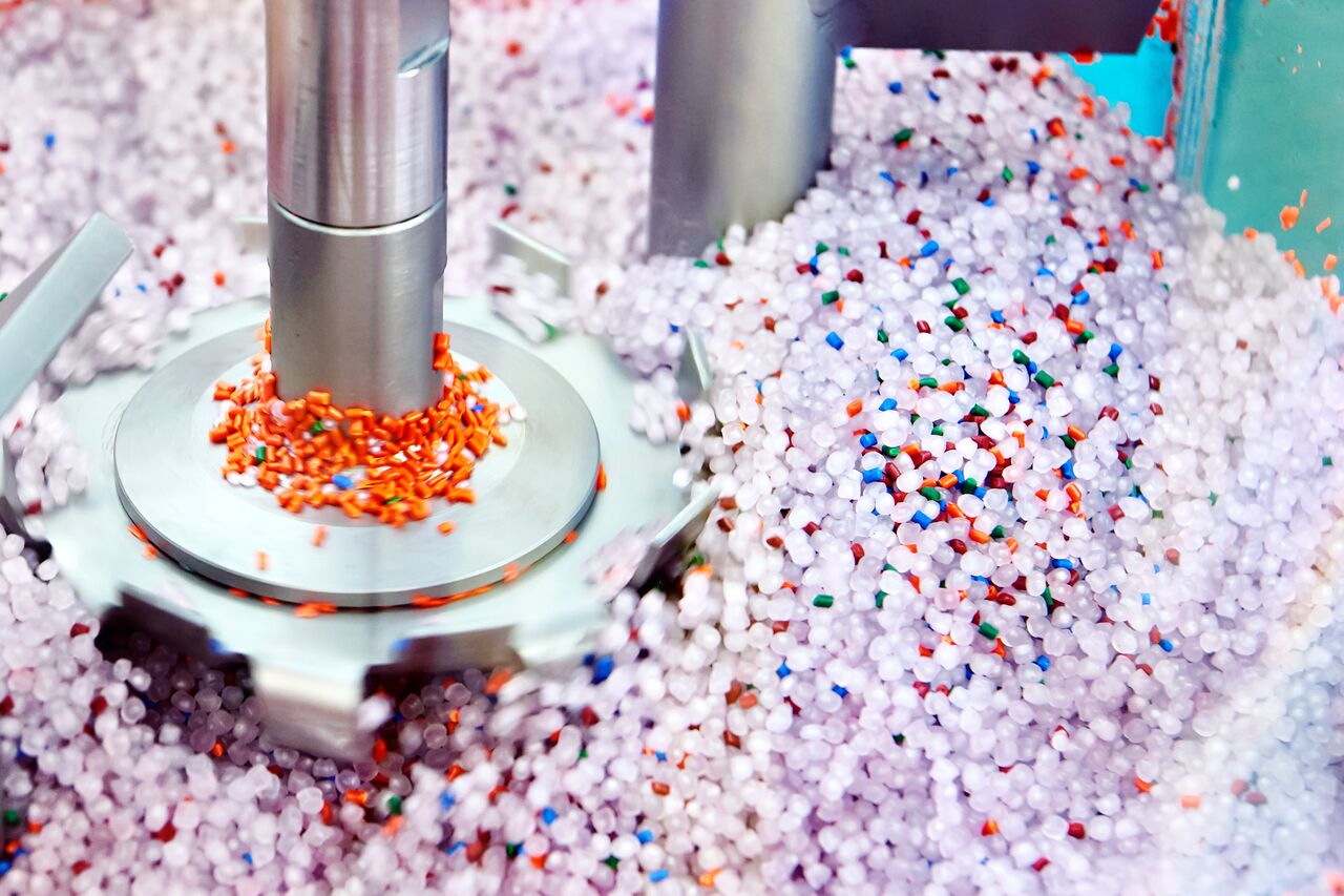 Centrifuge for plastic granules