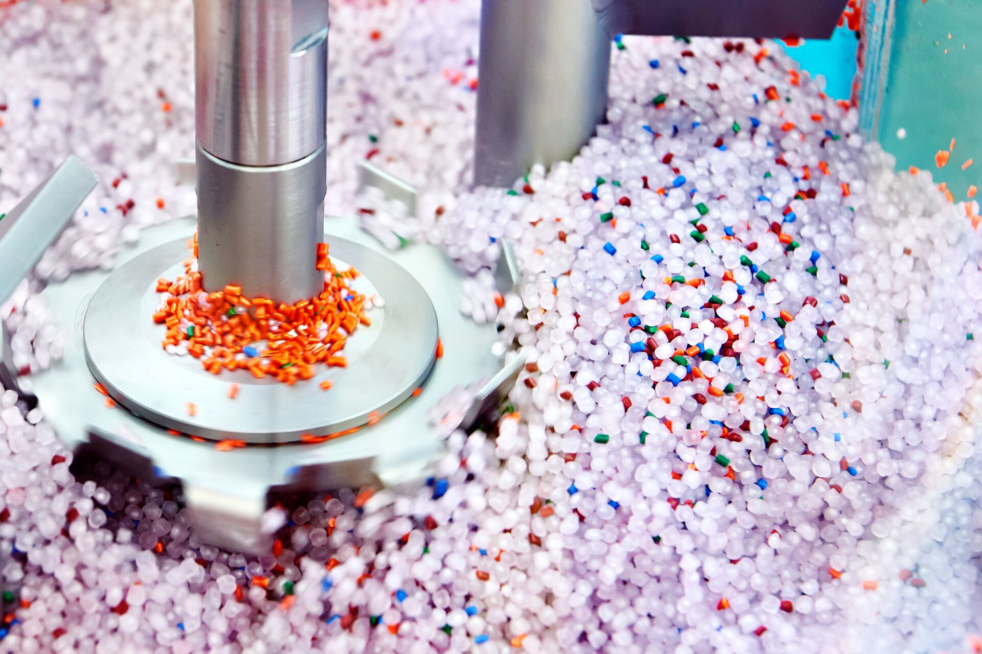 Centrifuge for plastic granules