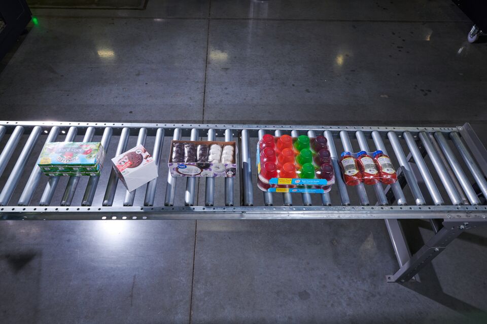 ct300-shrink-snacks-grocery-conveyor-2-cf