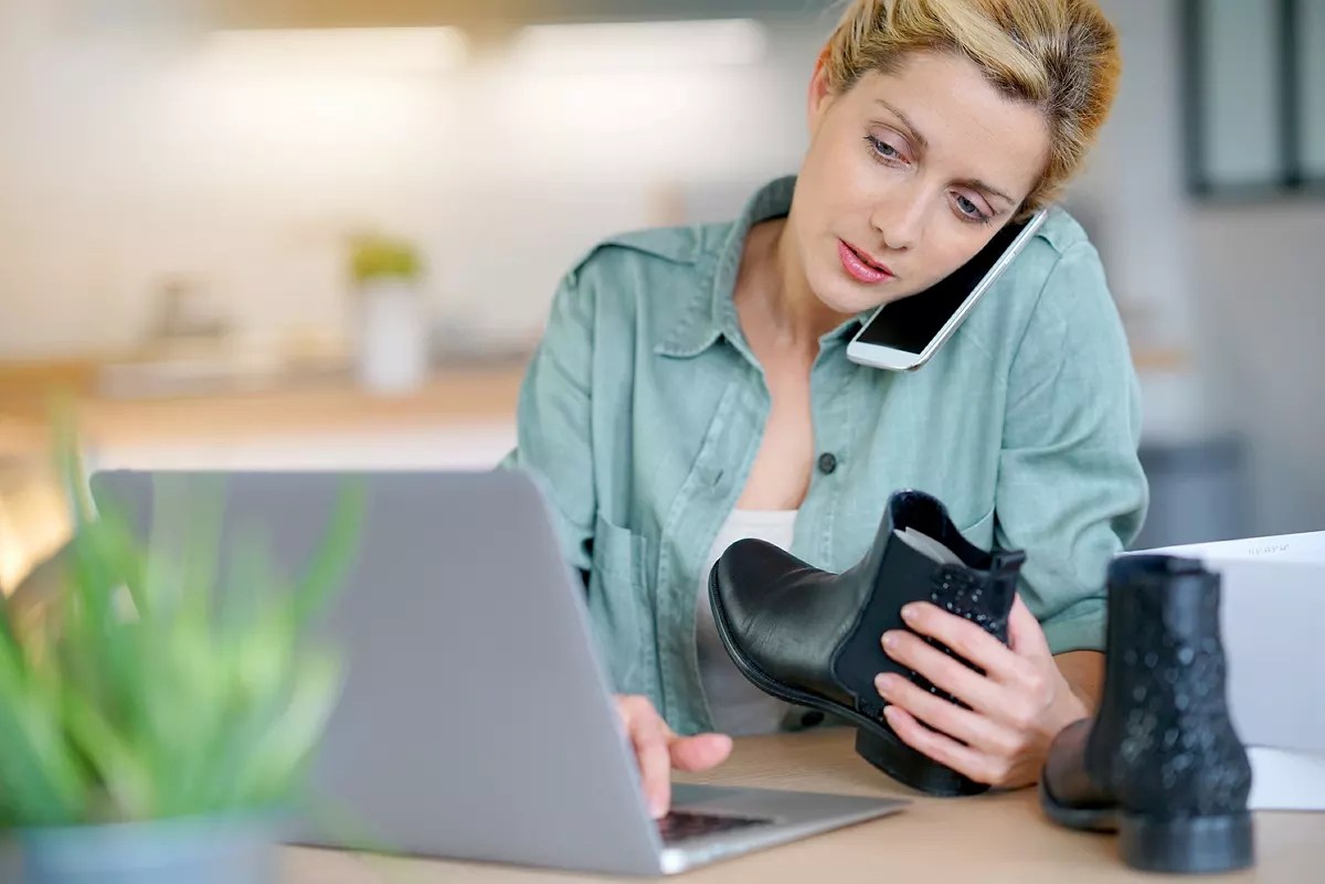 Customer-On-Phone-Online-Shopping-Returns-1