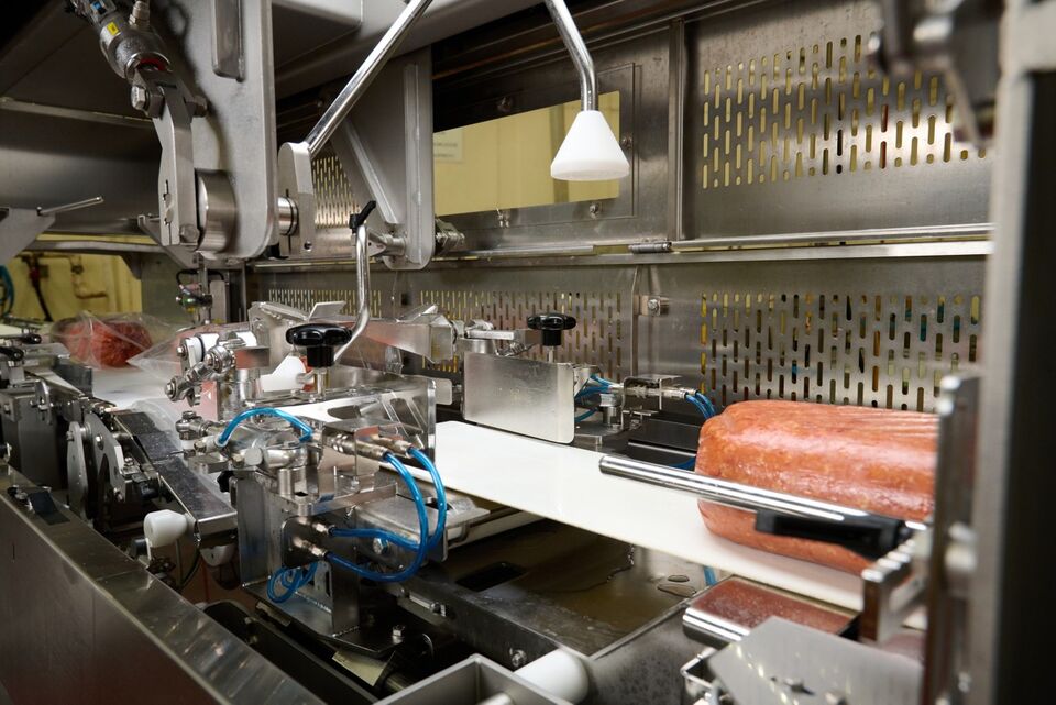 BL75-automated-bag-loader-processed-ham-product-loading-13-1280x854