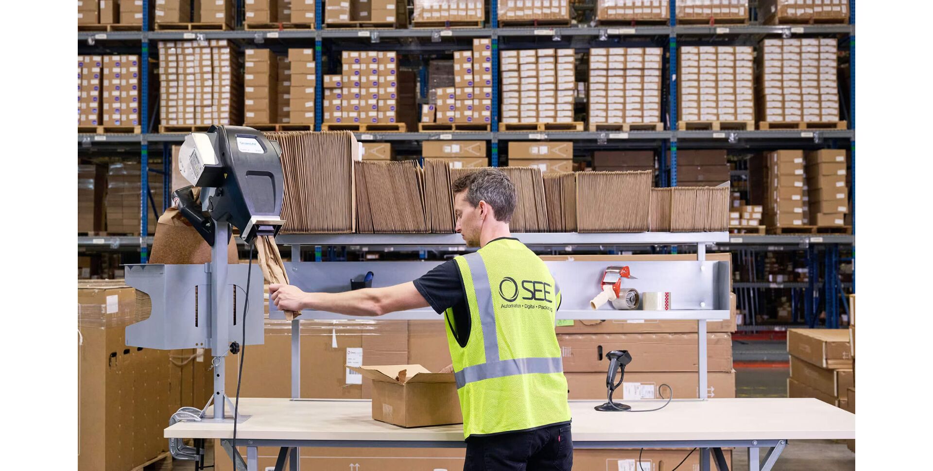 Solutions_Ecommerce-Fulfilment-Pack-Station_EMEA_0625-1