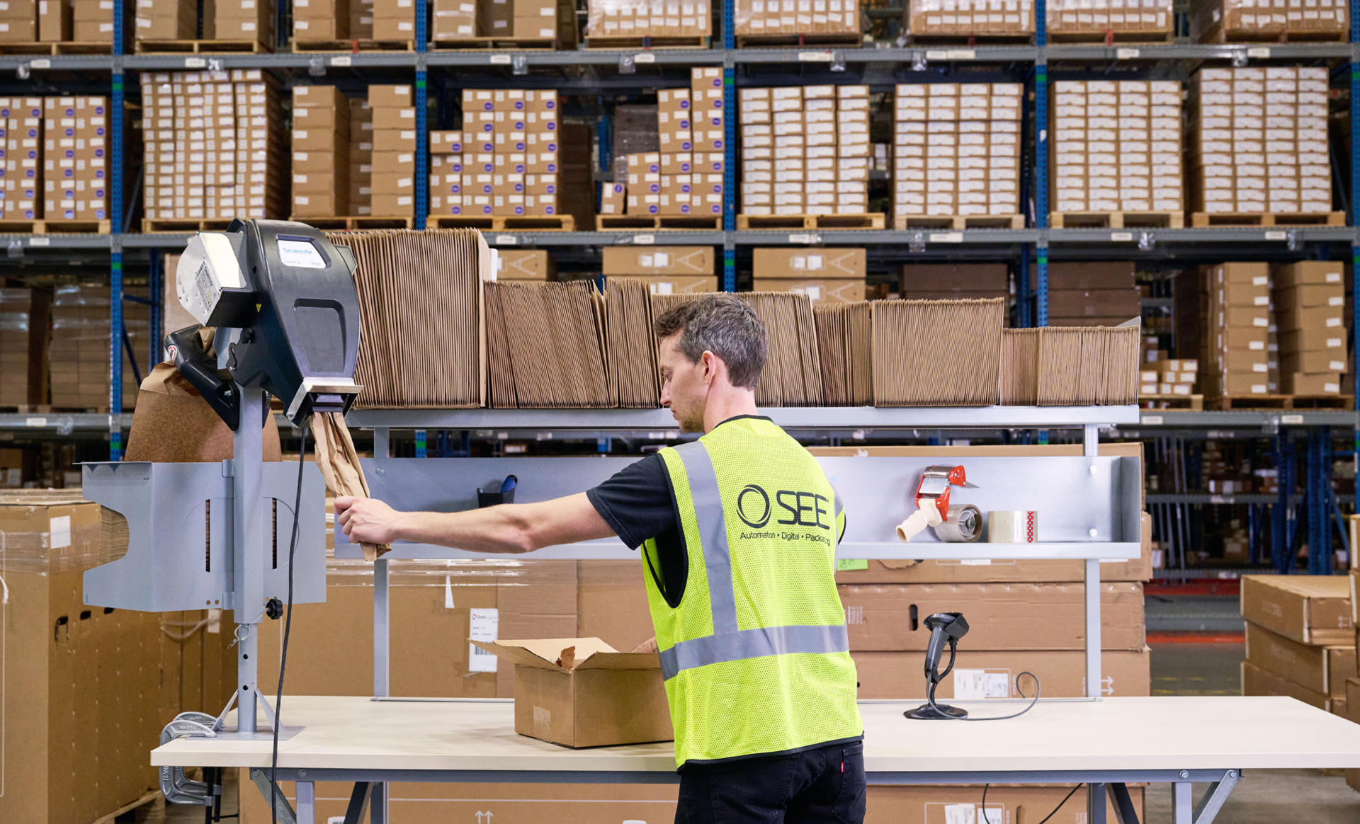 Solutions_Ecommerce-Fulfilment-Pack-Station_EMEA_0625